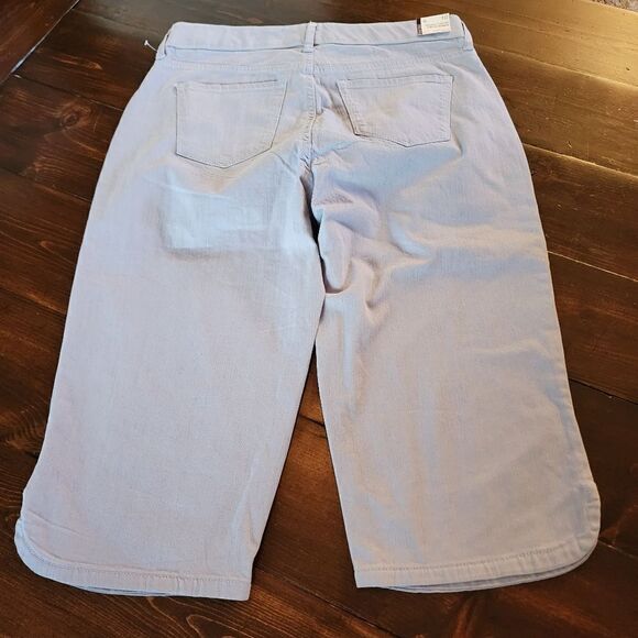 Gloria Vanderbilt All Around Slimming Effect Light Blue Capris Size 10 NWT - Picture 6 of 10